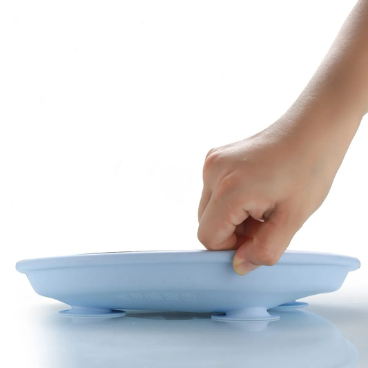 Comment éviter que bébé renverse son assiette pendant les repas ?